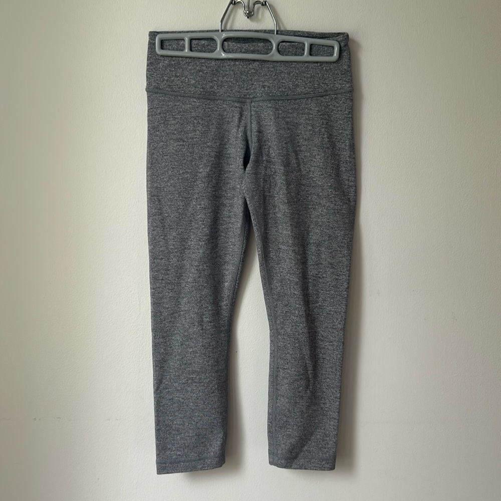 Size 4. Lululemon cropped legging